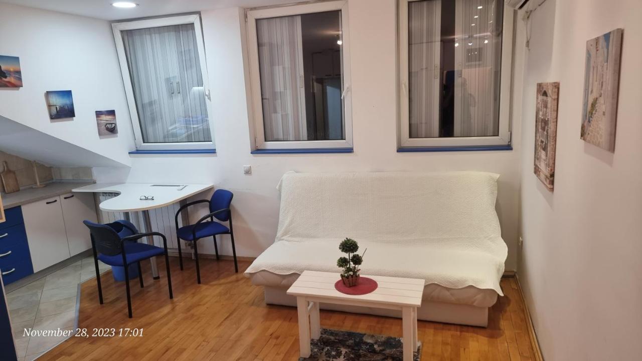 Veki'S House Apartment Skopje Bagian luar foto