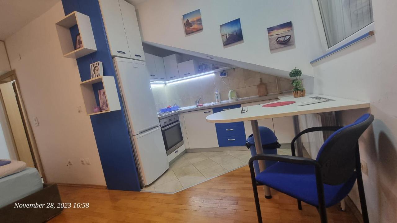 Veki'S House Apartment Skopje Bagian luar foto